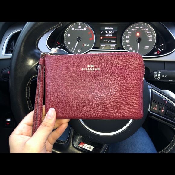 Coach Handbags - Coach Wristlet
